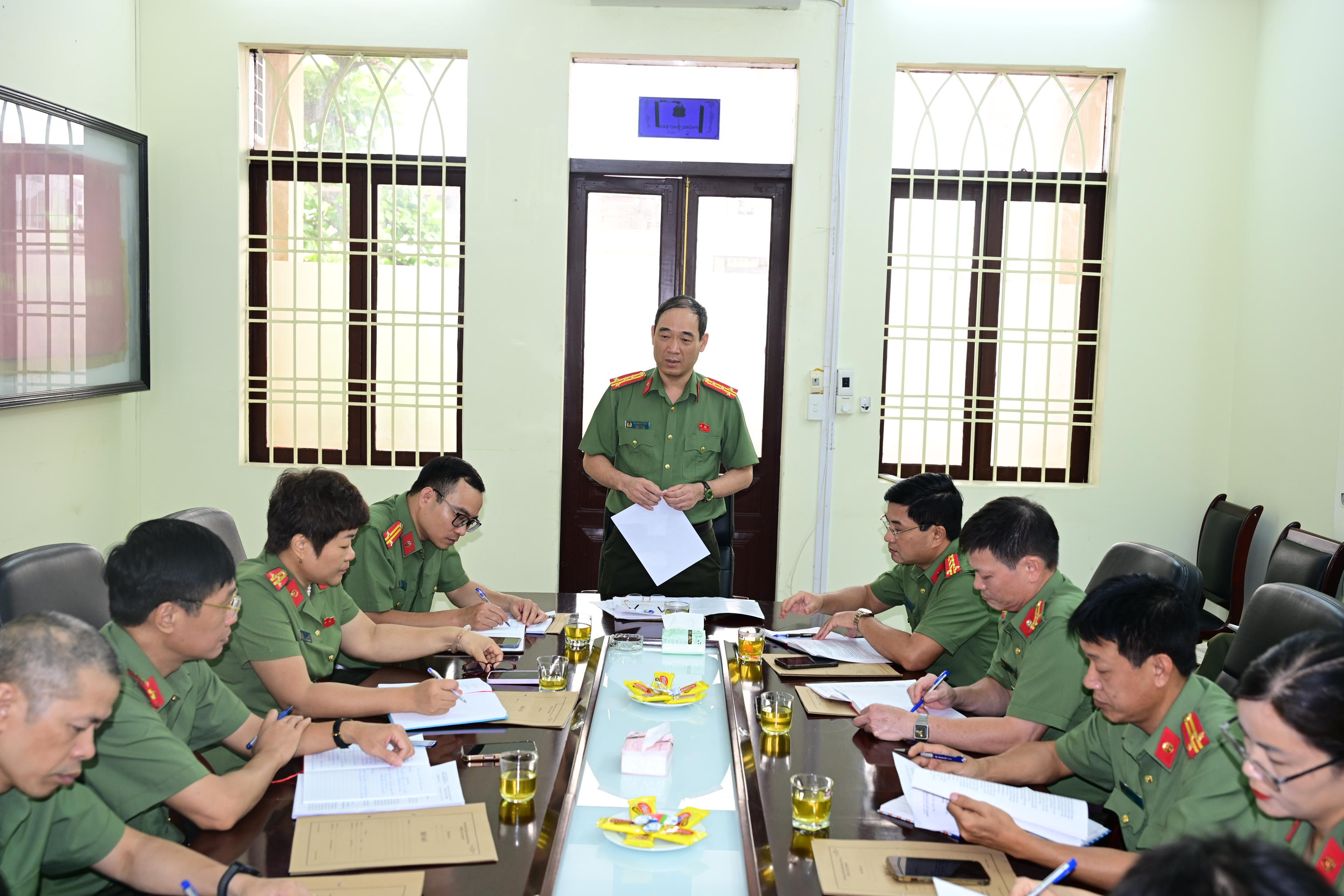 Đại tá Bùi Mạnh Hùng - Phó Giám đốc CATP kiểm tra công tác Công an 6 tháng đầu năm các đơn vị